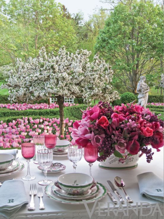 Carolyne Roehm Outdoor Table Setting