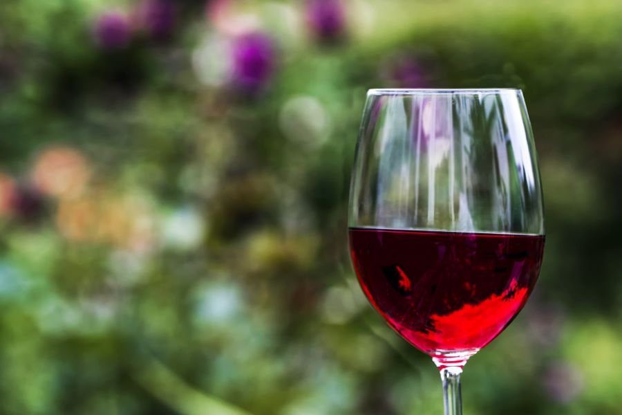 A Salute to the Flower Notes in Red Wine