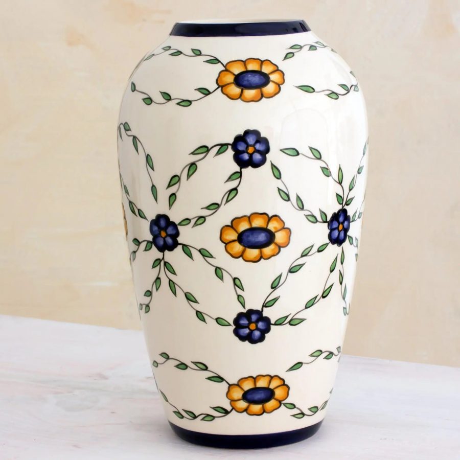 Margarita Garland ceramic vase