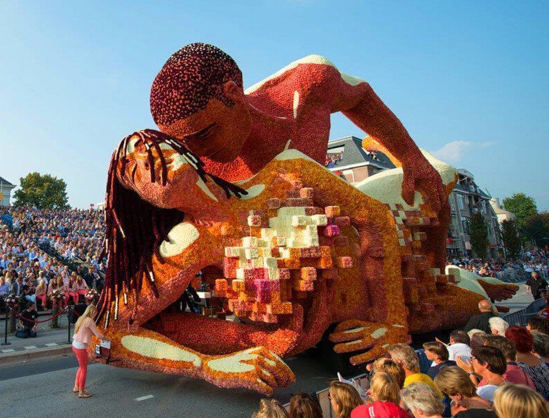 Zundert flower parade X rated couple